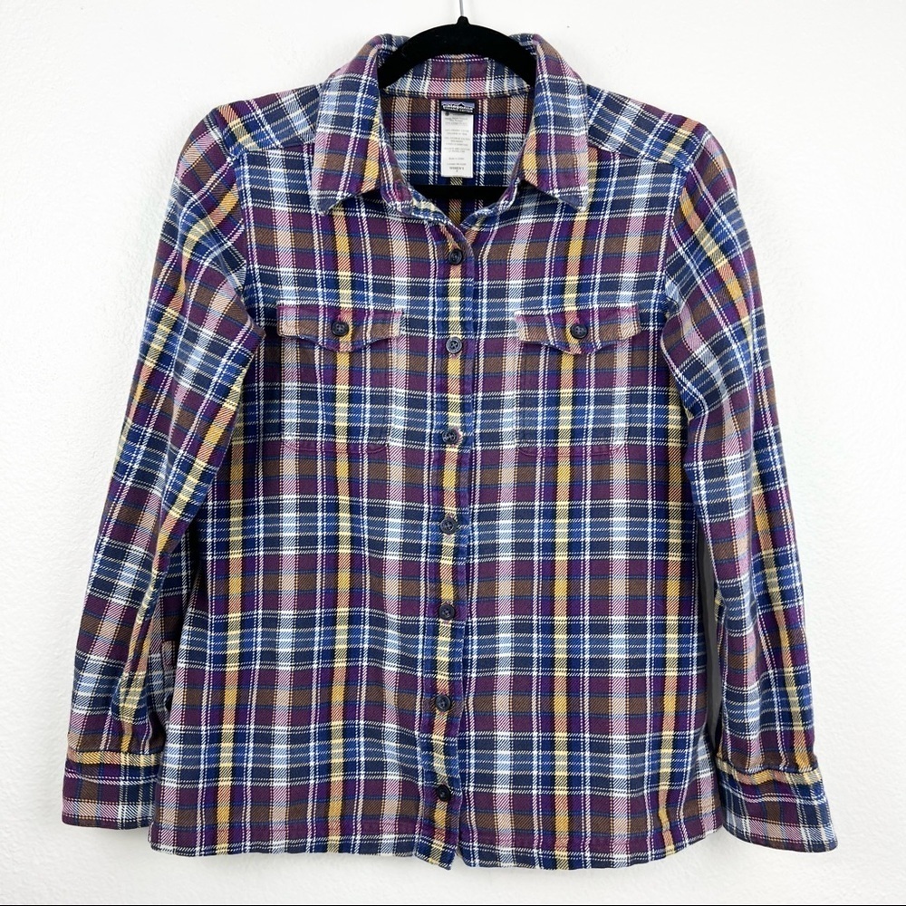 PATAGONIA Long-Sleeved Fjord Organic Flannel Shirt in Roadie Purple Ikat, Size 2